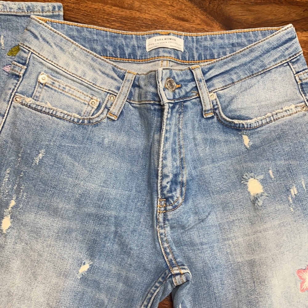 Zara Lightwash Distressed Floral Embroidered Jeans - Picture 5 of 9